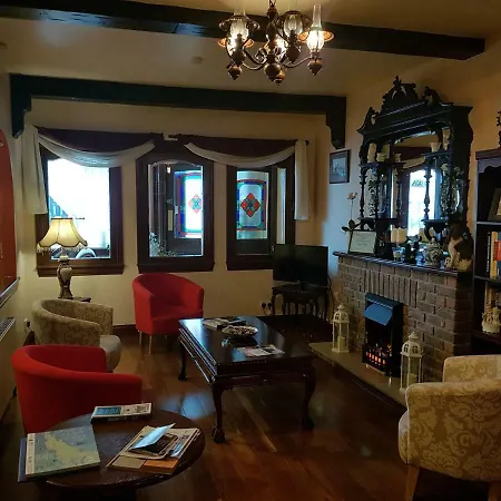 Lynch's Guest house *